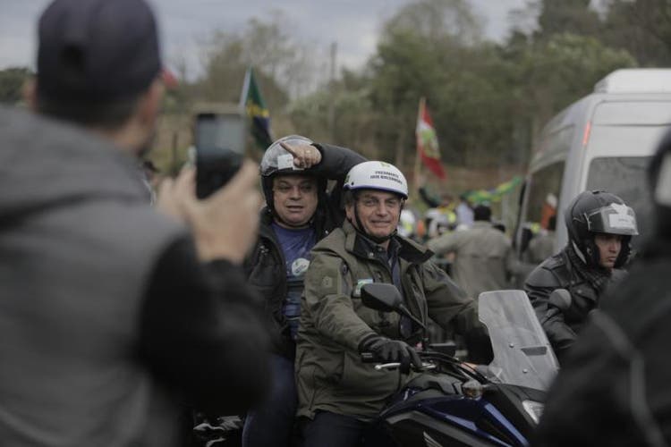 Jair Bolsonaro participou de motociata em Chapecó em junho de 2021